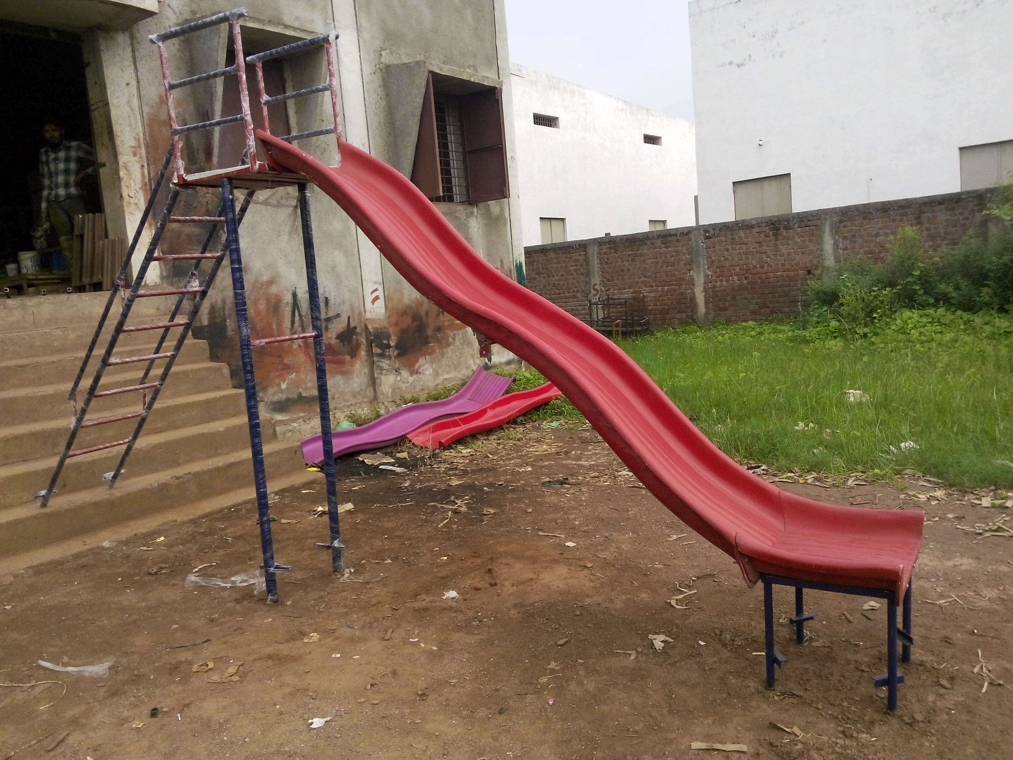 FIBER SLIDE WITH STEEL LADDER