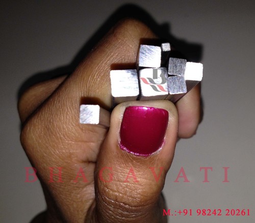 Rounded Square Bright Bar