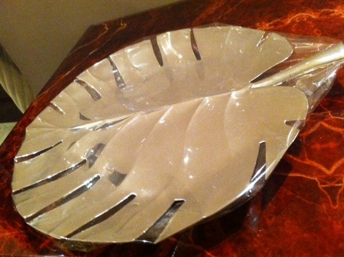 Stylish leave platters