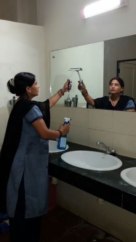Manual Mirror Cleaning