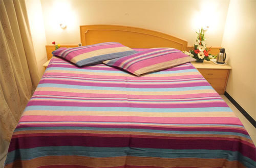 Mehroon Handloom Bed Cover