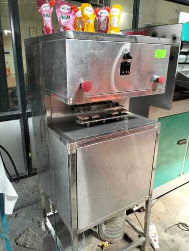 Fruit juice packaging machine