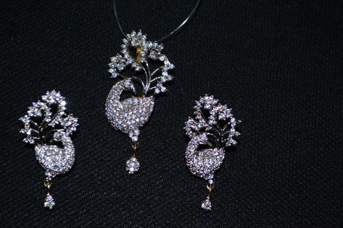 Artificial Fashionable Pendants