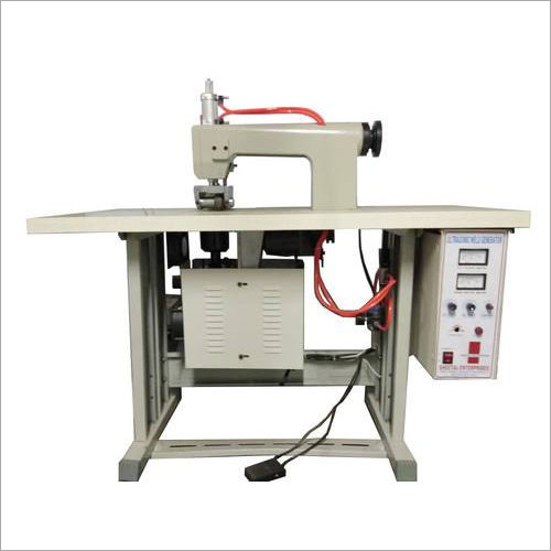 Non woven bag making machine with D cutter
