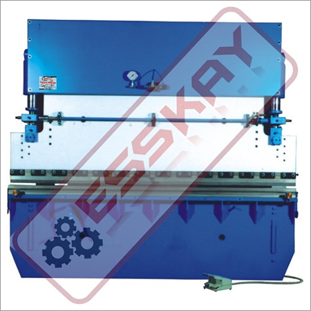 Hydraulic Sheet Bending Machine - Capacity 250-5000 KN, Bending Length 2000-4200 Mm, Open Height 300-610 Mm, Easy Operation, High Precision, Durable & Sturdy