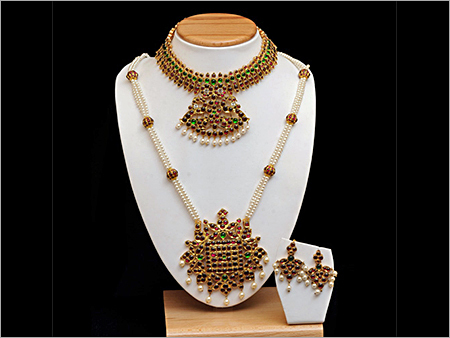 Ladies Pearl Necklace Set