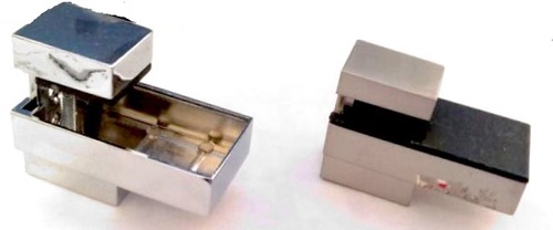 ADJUSTABLE SHELF BRACKET