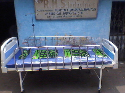 paediactric bed with S.S drop side railings