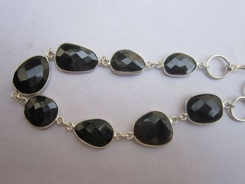 56 Cts Black Onyx 8Pcs Connectors 8 Inch Ready To Wear Bracelet  Weight: 5-20 Grams (G)