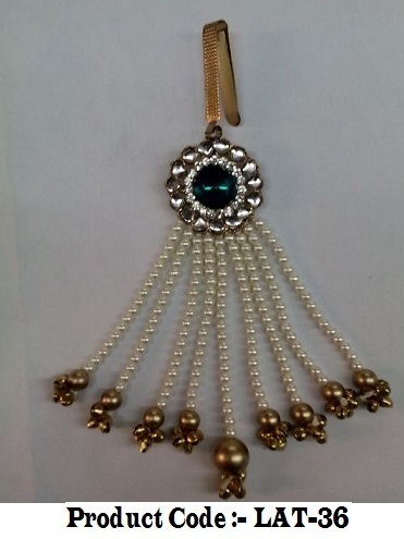 Pearl Juda With Brooch