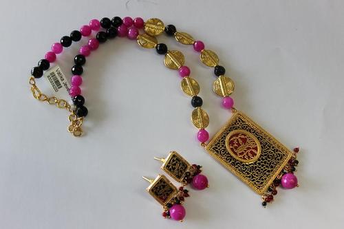 Vatika Jewellers New Style Double Thewa with Beaded Mala