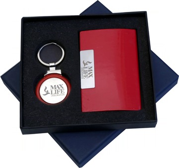 a  Max Lifea   Card Holder + Keychain Set