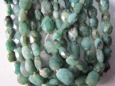 Natural Green Stone Size: 8 -10 Mm