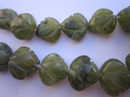 10 Inch Vasonite 10Mm-12Mm Carved Leaf Shape Beads Gemstone Size: 10-12 Mm