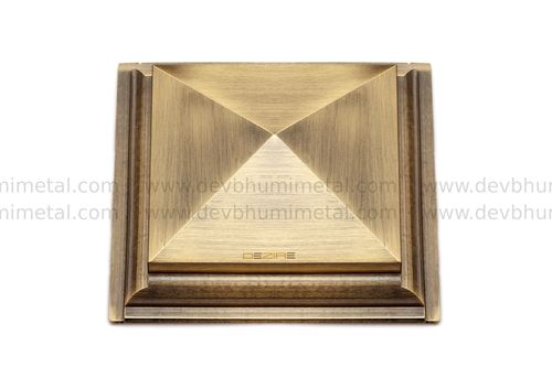 Brass Royal Pyramid Mirror Cap