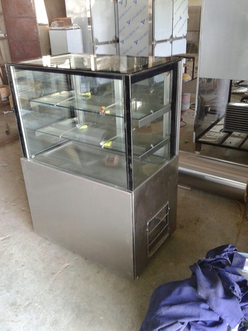 Plain Glass Refrigerated Counter