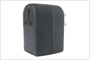 VOLTAGE CONVERTOR-20W W/UNIVERSAL SOCKET