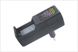 BATTERY CHARGER SMALL ACCEPTS AA-NI-CD