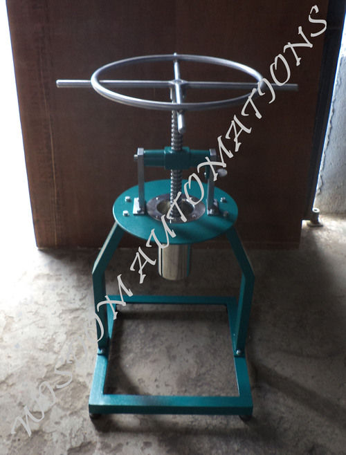 Sewai Making Machine - Capacity: 2-5 Kg/Batch Kg/Hr