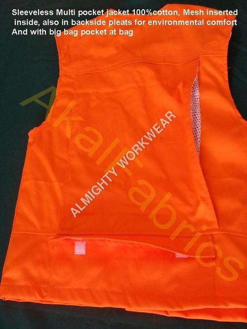 Sleeveless Multi Pocket Jacket