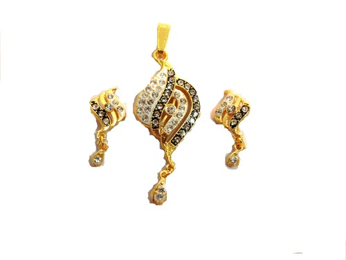 Traditional Pendant Set