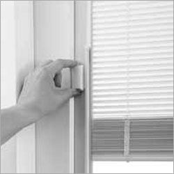 Magnetic Operated Glass Blind