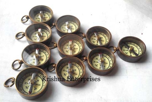 बहुत सारे पॉकेट कम्पास