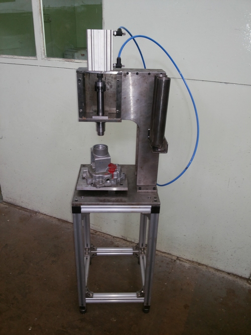 Small Pneumatic Press By HITECH TOOLS AND ENGG. WORKS