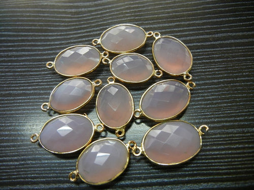 A Lot of 30 टुकड़ा Gold Plated Pink Chalcedony Oval Shape Gemstone Connectors