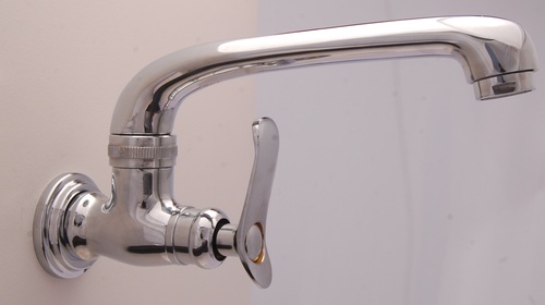 Sink Cock With Swivel Spout