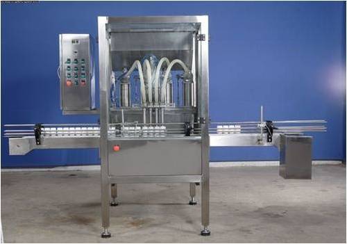 Liquid filling machine