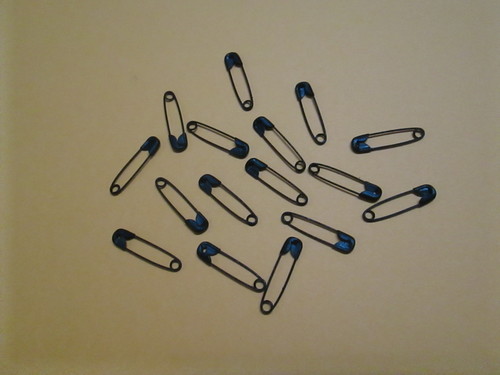 Normal safety pins