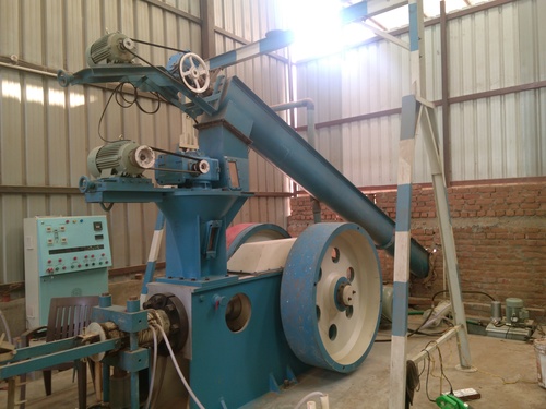 Biomass Briquetting Machine - 1500Kg/hr Production Capacity, 90mm Diameter Cylindrical Output | Automatic Operation, Water Cooling System, High Pressure Press Technology