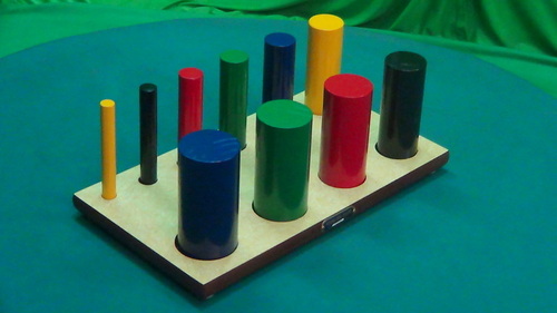 ROUND PEG BOARD (10 Pegs of different sizes)