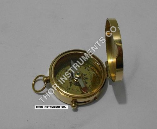 SOLID BRASS POCKET COMPASS WITH COVER AND LOCK/UNLOCK 