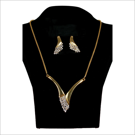 Trendy Artificial Necklace