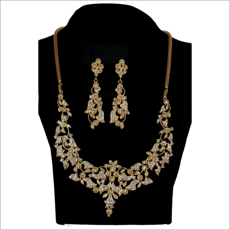 Round Neck Artificial Necklace