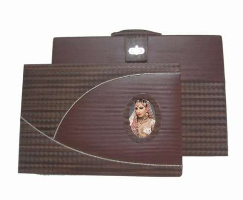 Lockable Box With Lid - Color: Maroon