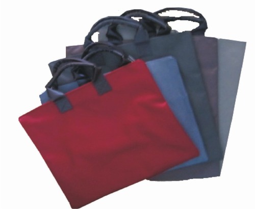 Non Woven Laminated Bags - Color: Multicolor