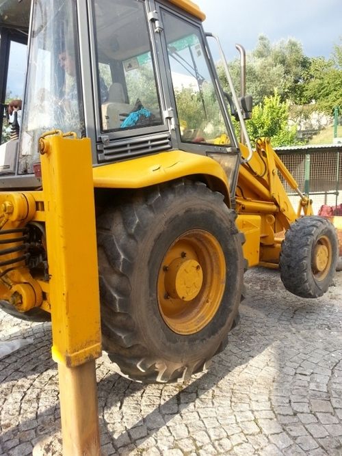 JCB 3CX बैकहो लोडर्स