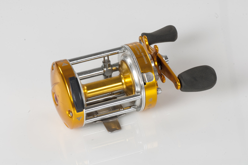 Bait casting reel