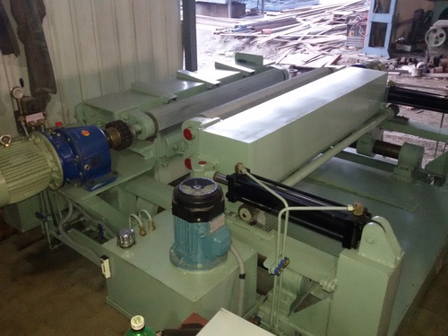 Log rounder machine