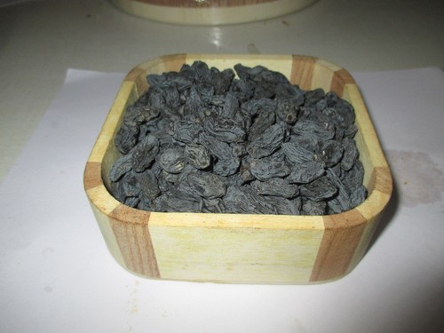 Dried Black Grapes