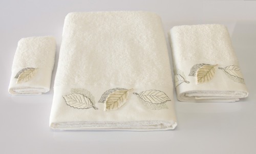 Embroidered bath towel