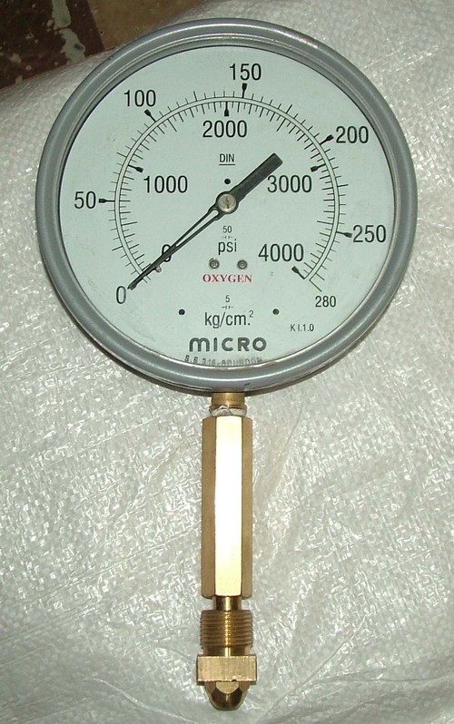 Testing Pressure Gauge for Oxygen