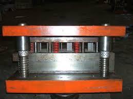 PRESS TOOL - PROGRASSIVE TOOL