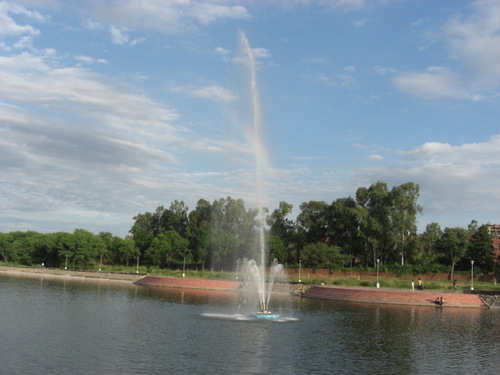 FLOATING FOUNTAINS