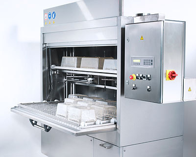 Cabinet washers for cage and bottle processing