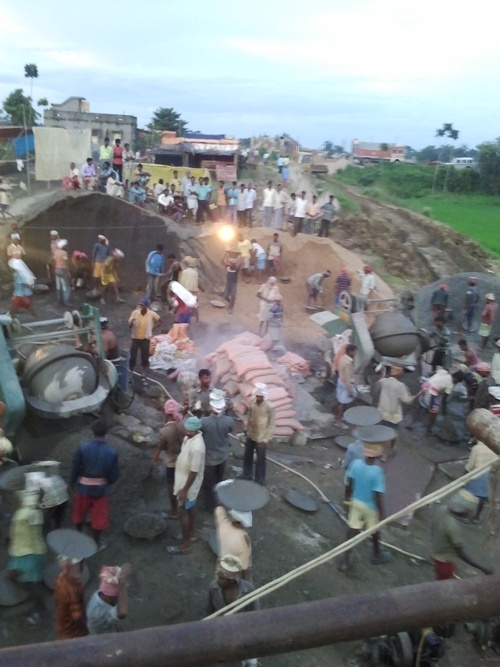 RCC CASTING AT BRIDGE NO.17.TOP SLAB.