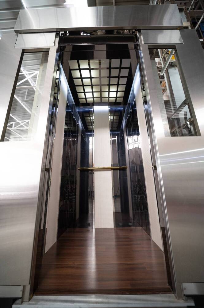Hotel Passenger Elevator - Car Dimension: 1M X 1M To 1.5M To 3M